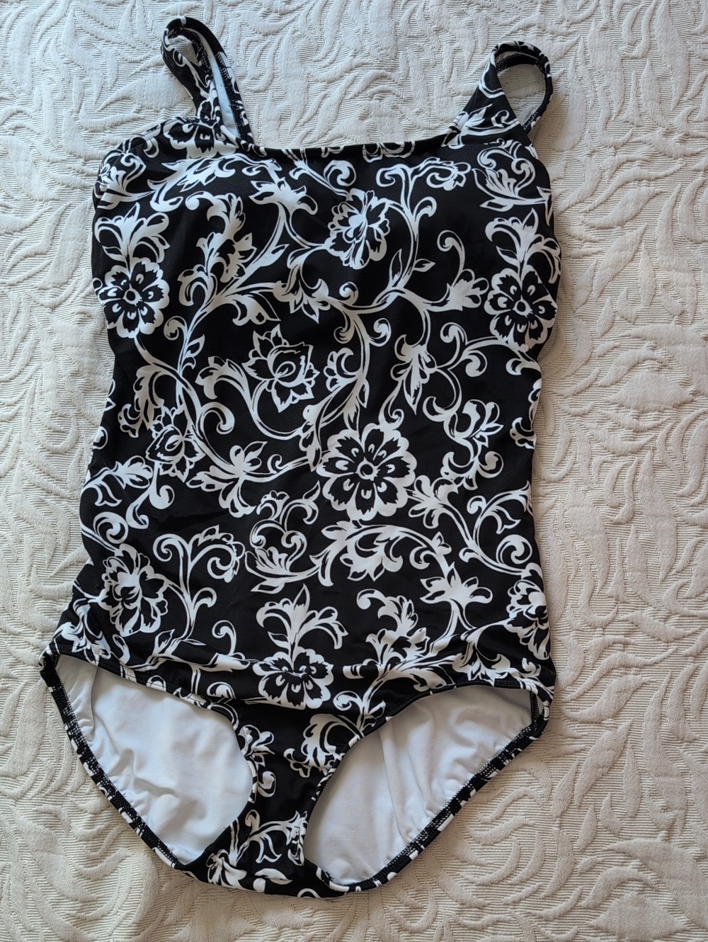Women's Land's End Black And White Floral Swimsuit DD Sizing
